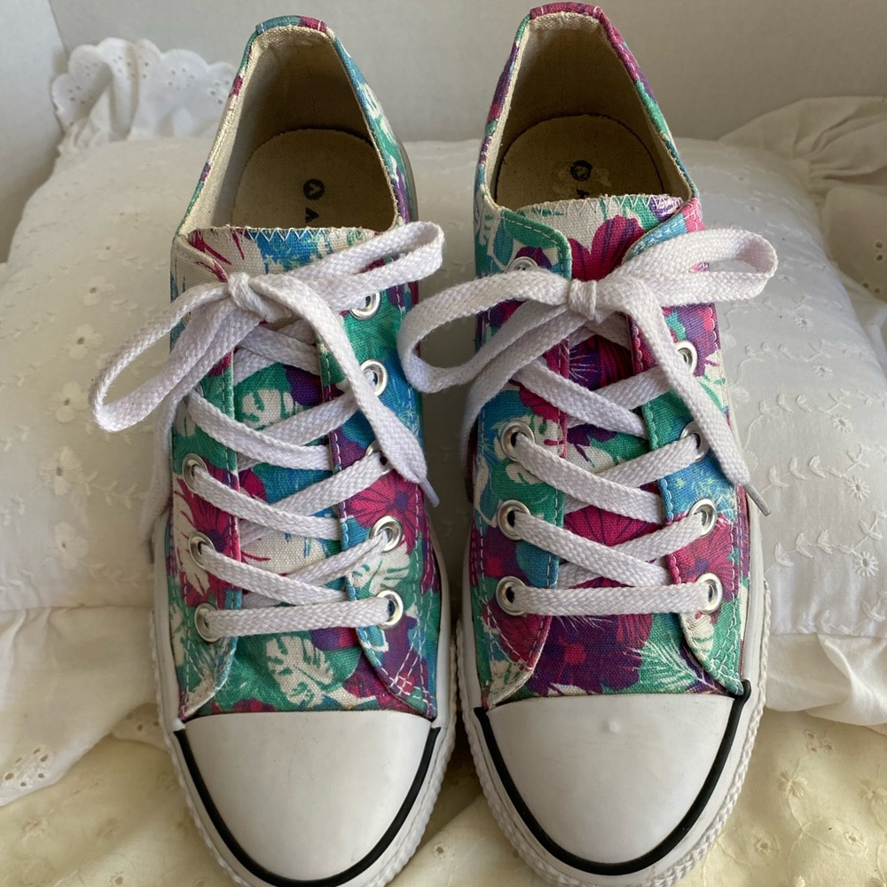 Airwalk Woman’s Floral Shoes